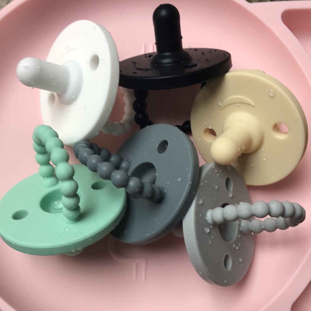 (1) Teething pacifiers